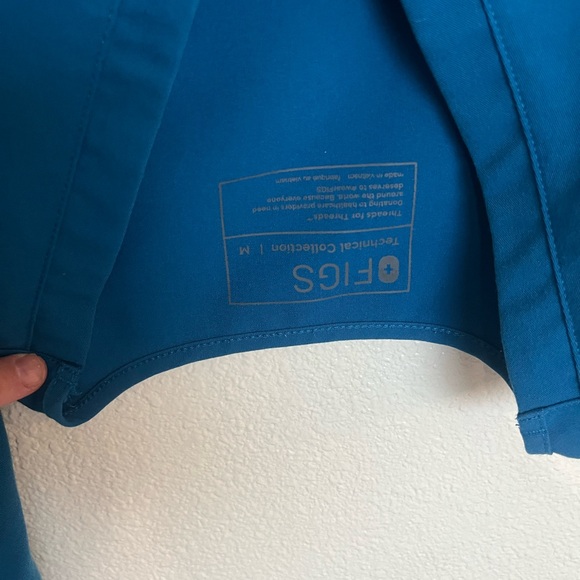 FIGS Scrub Set – Alps Blue (Limited Edition), Size Medium - Picture 5 of 7